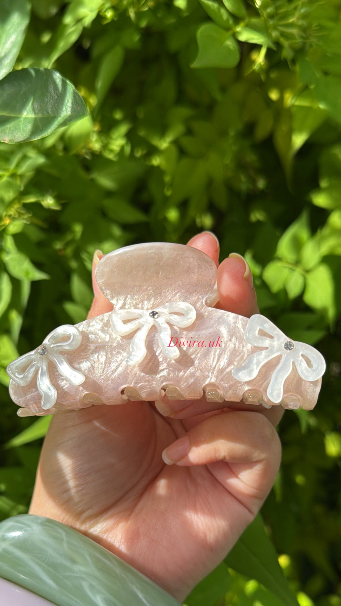 Beige Bow ClawClip