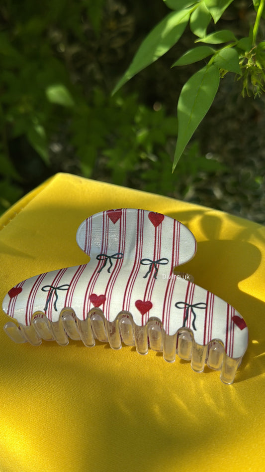 Bow claw clip