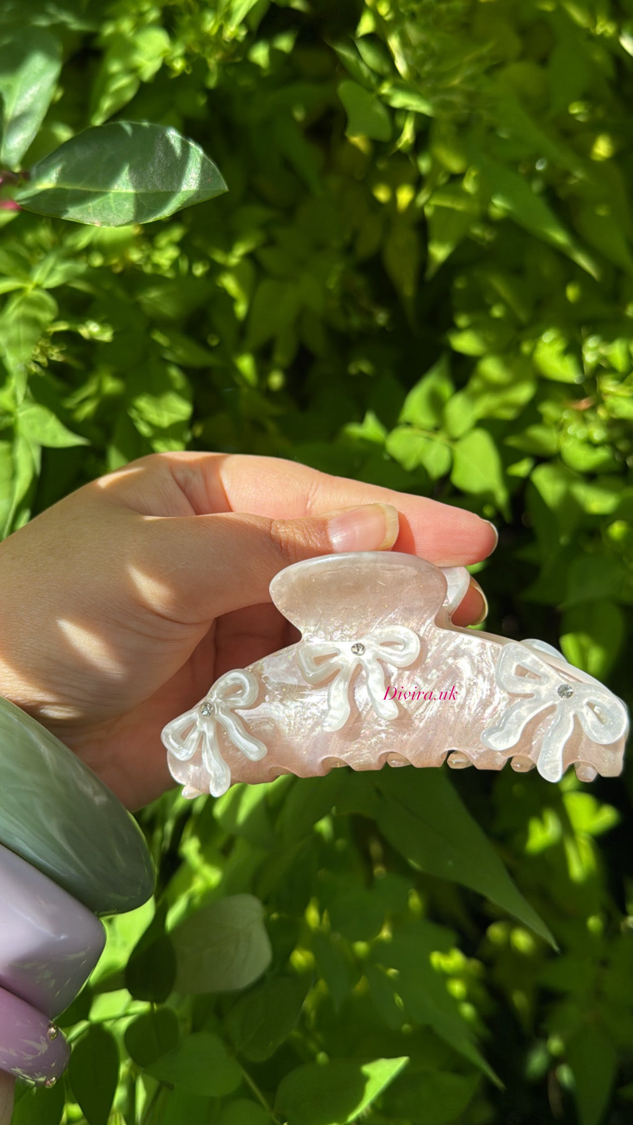 Beige Bow ClawClip