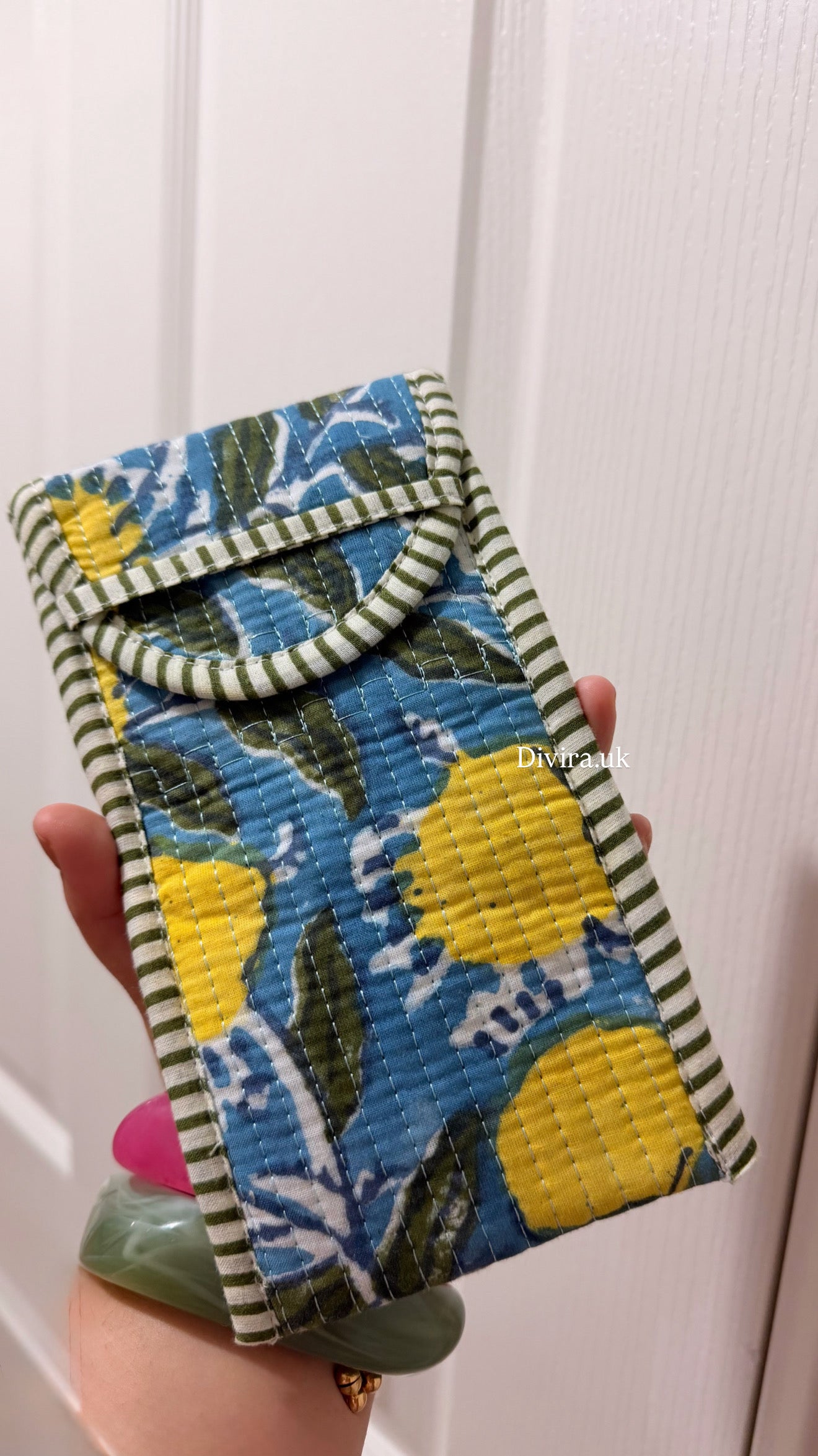 Quilted Glass Case