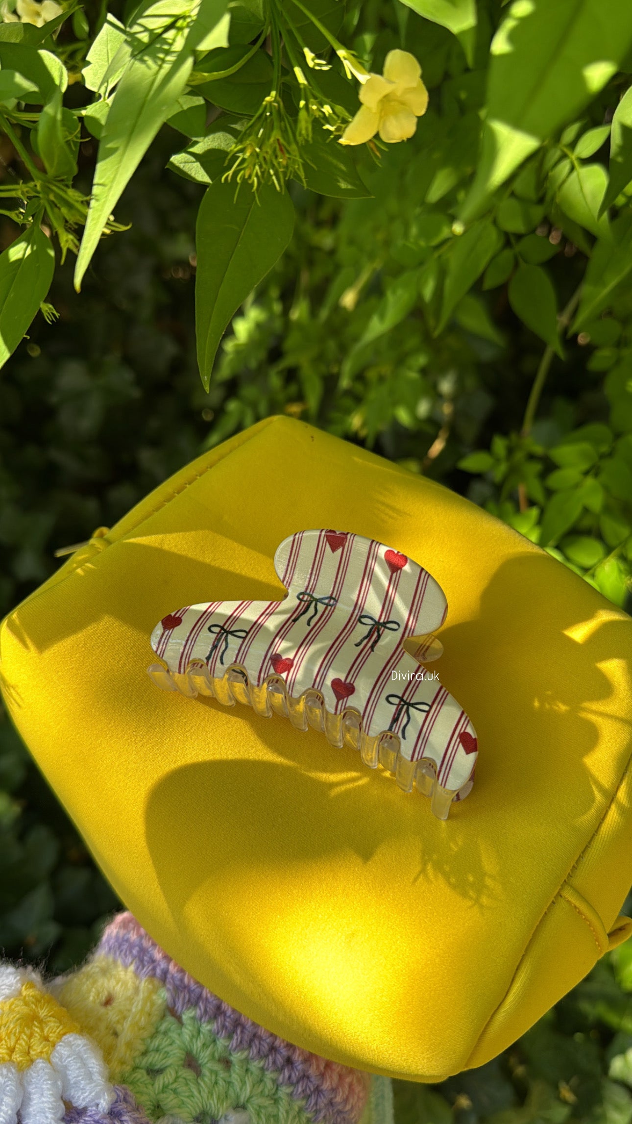Bow claw clip