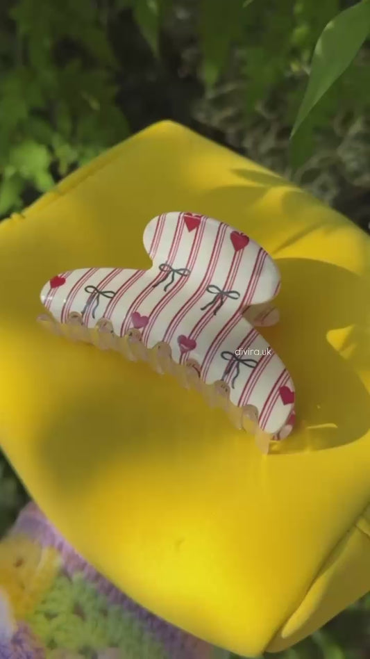 Bow claw clip